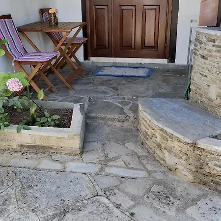 Jenny's Garden Apartment Vourvourou